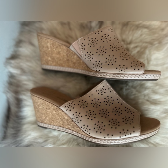 Clark’s wedge slide - Picture 10 of 13